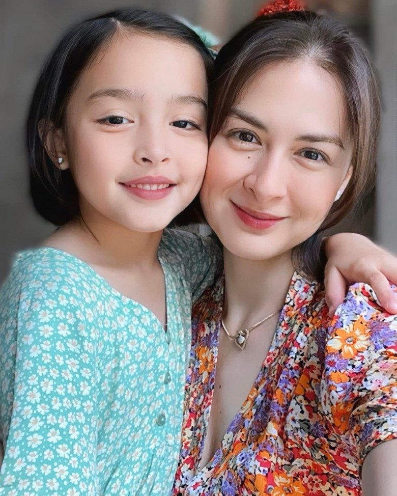 Chụp chung khung hình, con gái 7 tuổi có đôi mắt phượng xinh lấn át mỹ nhân đẹp nhất Philippines - 1