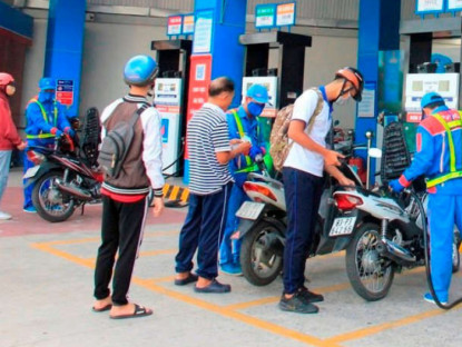 Kinh tế - Giá xăng dầu hôm nay 1/4: Đồng loạt tăng khi cầu tăng, cung giảm