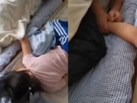 Cô giáo khoe ảnh con ở lớp được bạn nam yêu mến, bố xem xong liền sợ hãi