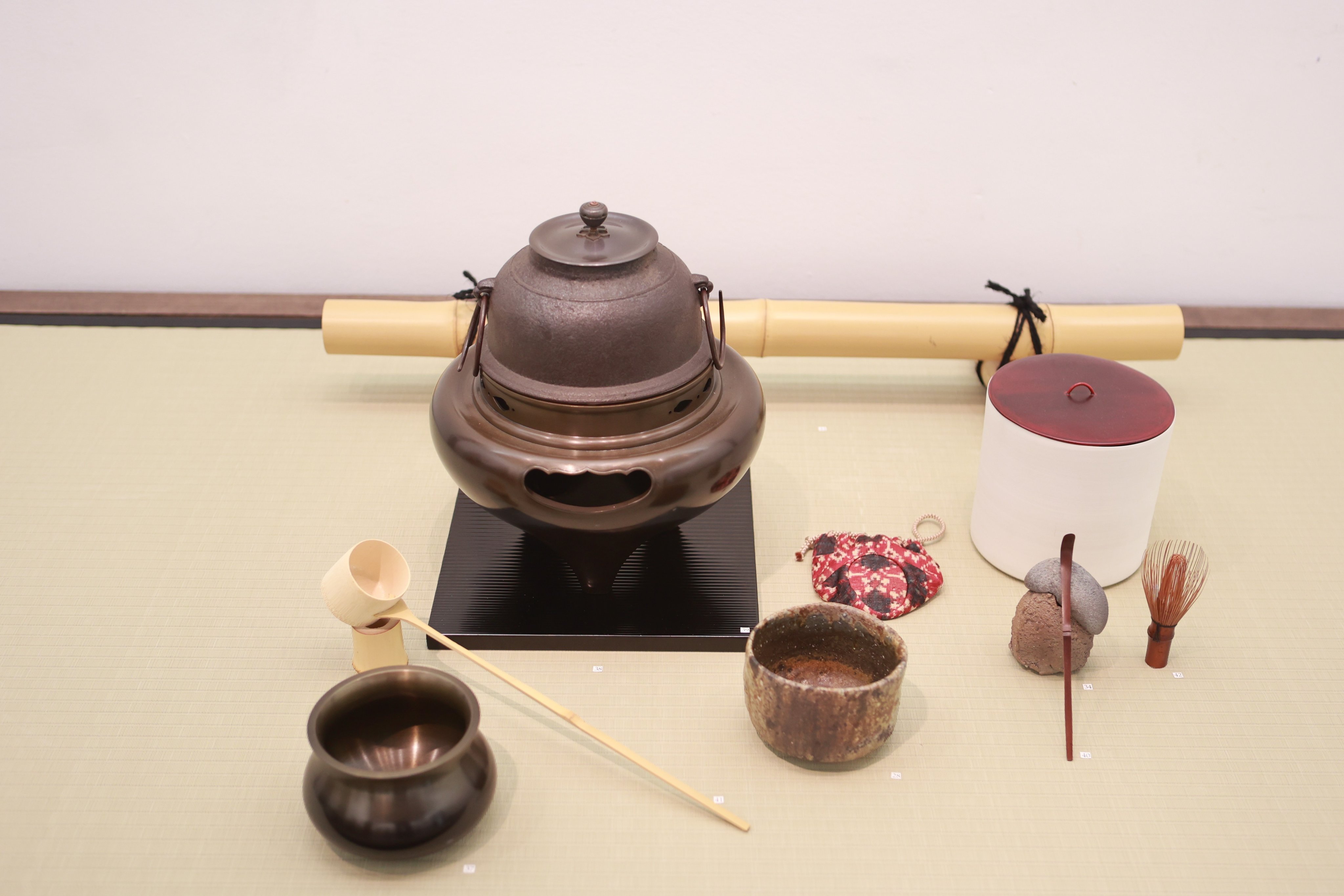 Yakishime - Dáng hình của Đất: Sự tinh tế và thẩm mỹ độc đáo của gốm Nhật Bản - 5