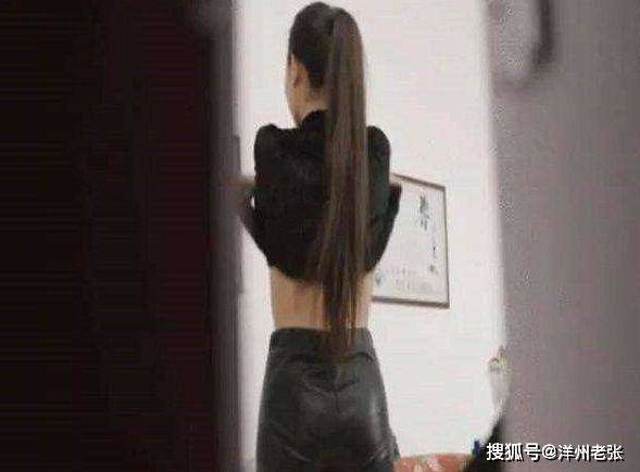 Mẹ trẻ thay quần áo trước mặt con trai 9 tuổi, cậu bé ngay lập tức có hành động sai lầm - 1