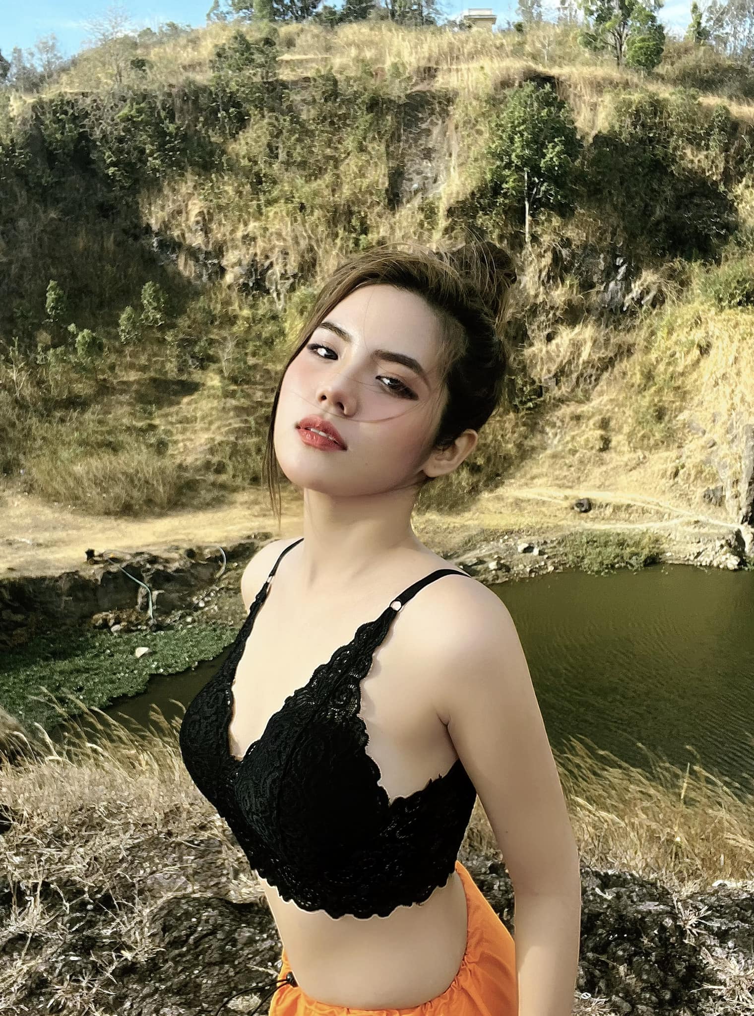 Bí quyết xinh đẹp mơn mởn tuổi 19 của cặp "chị chị, em em" quê Gia Lai - 4