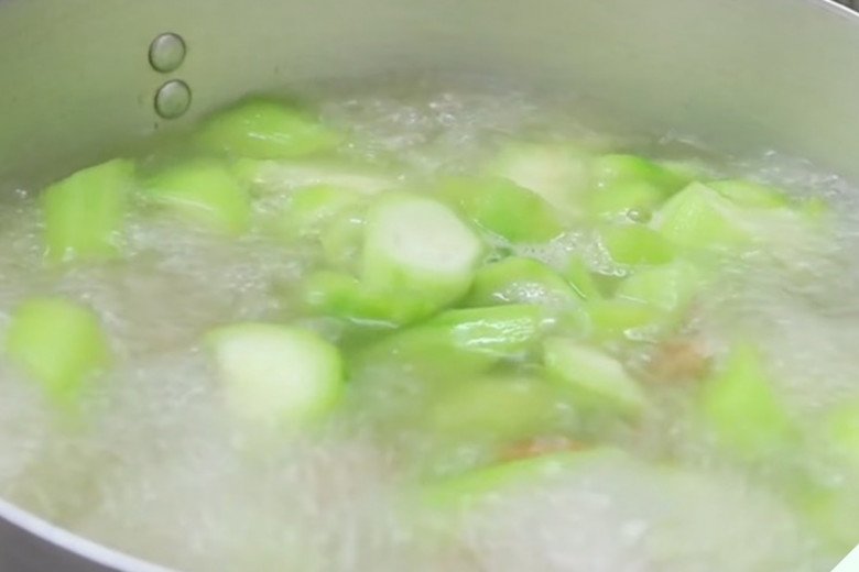 Nấu mướp nhớ làm thêm 1 bước nữa, miếng nào cũng xanh mướt, thơm mềm, không bao giờ thâm đen - 4