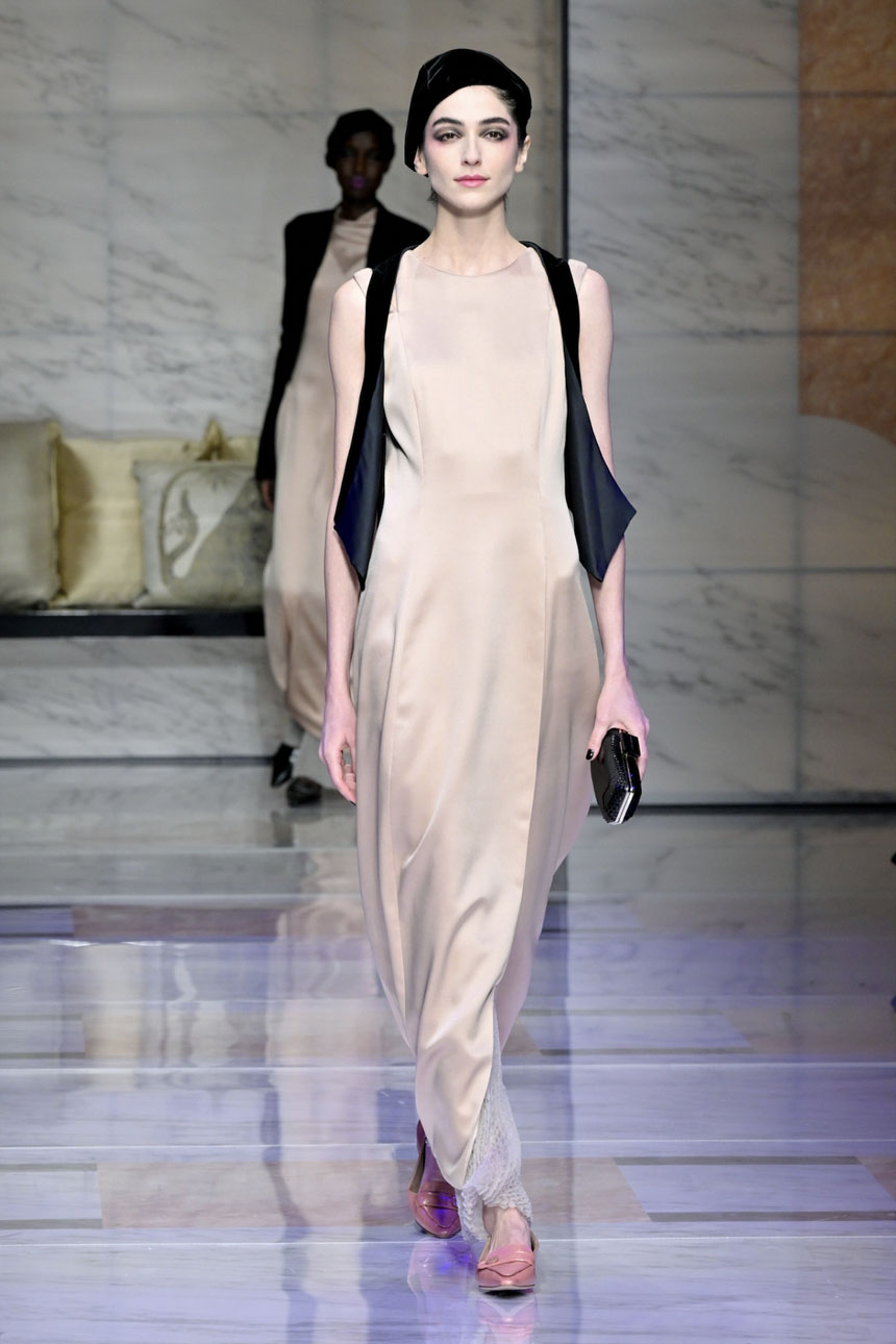 Slip dress vẫn là item hot trong năm 2023 - 13