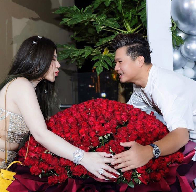 Lâm Vũ trang trí penthouse hoành tráng, mời 100 người dự sinh nhật bạn gái doanh nhân - 2
