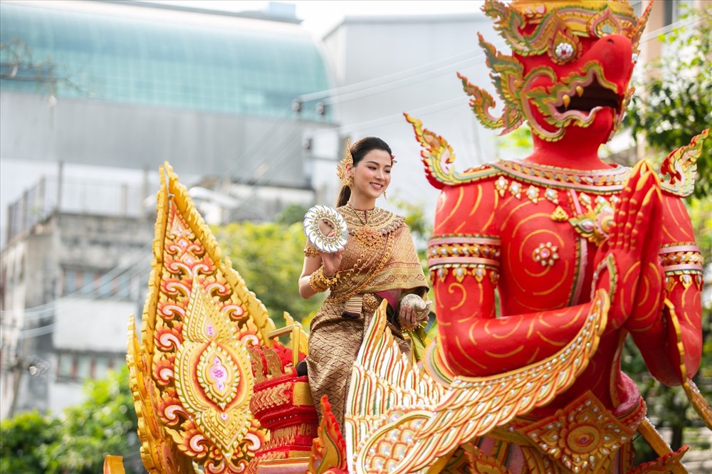 Các "nữ thần té nước" đẹp như tiên hạ phàm trên đường phố khiến người ta xiêu lòng - 8