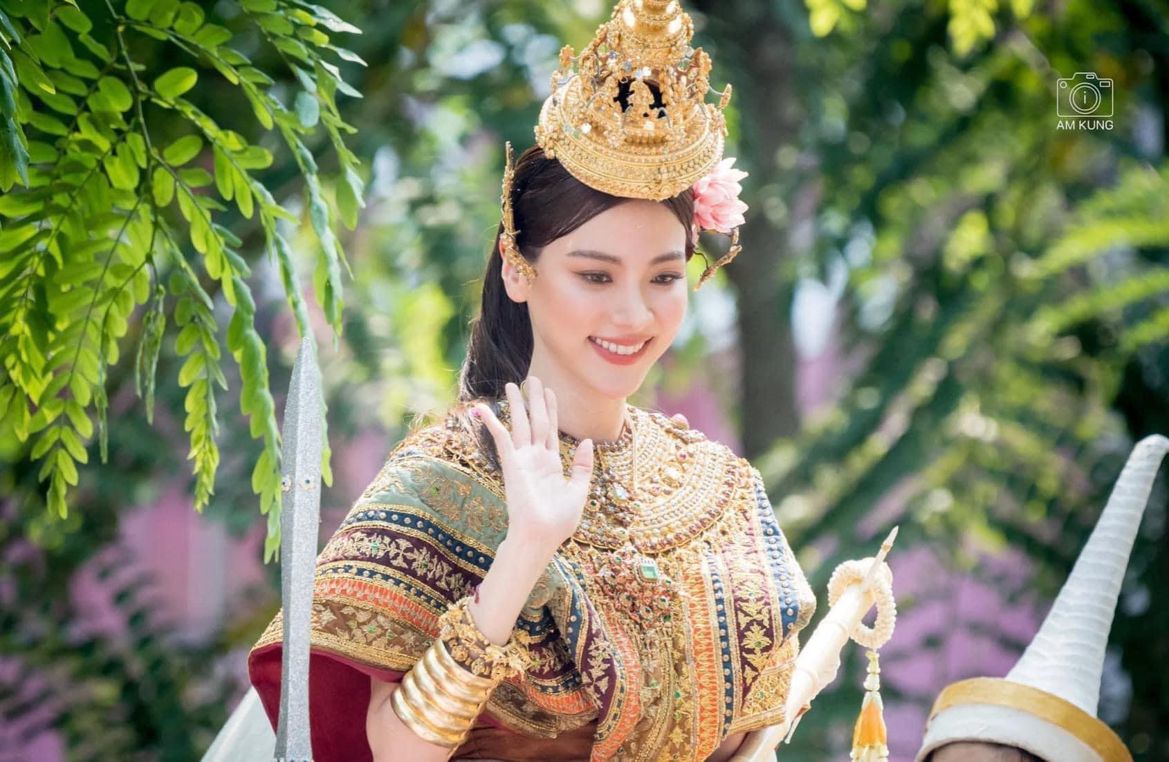 Các &#34;nữ thần té nước&#34; đẹp như tiên hạ phàm trên đường phố khiến người ta xiêu lòng - 11