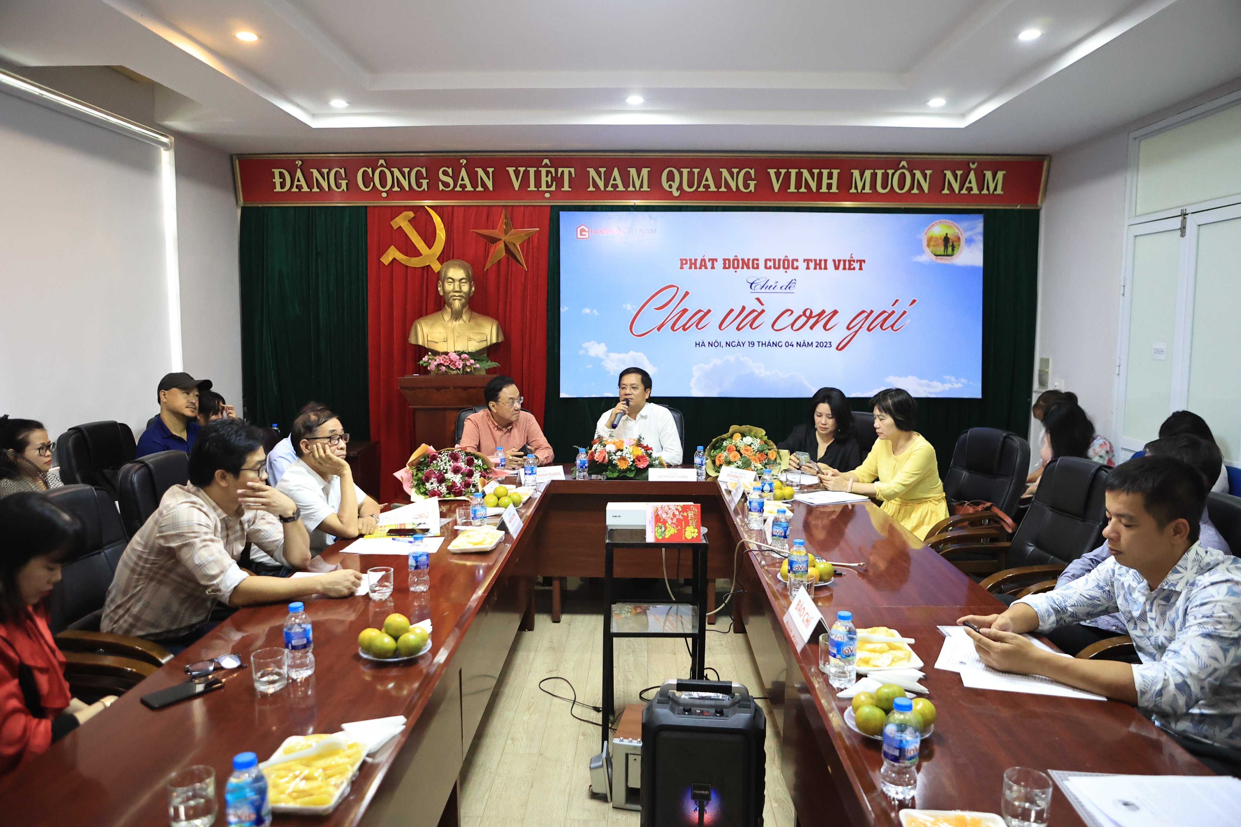 Phát động cuộc thi viết “Cha và con gái” tôn vinh giá trị ngày Gia đình Việt Nam - 1