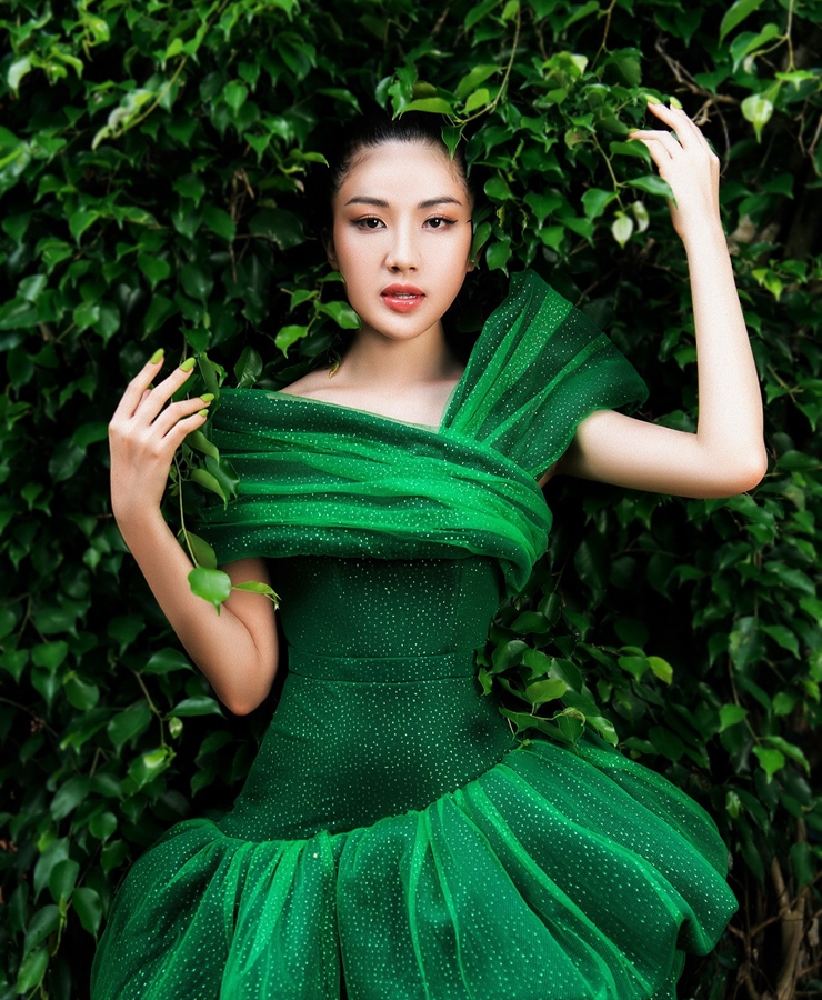 Lương Thanh khoe nét yêu kiều với loạt váy dạ hội - 11