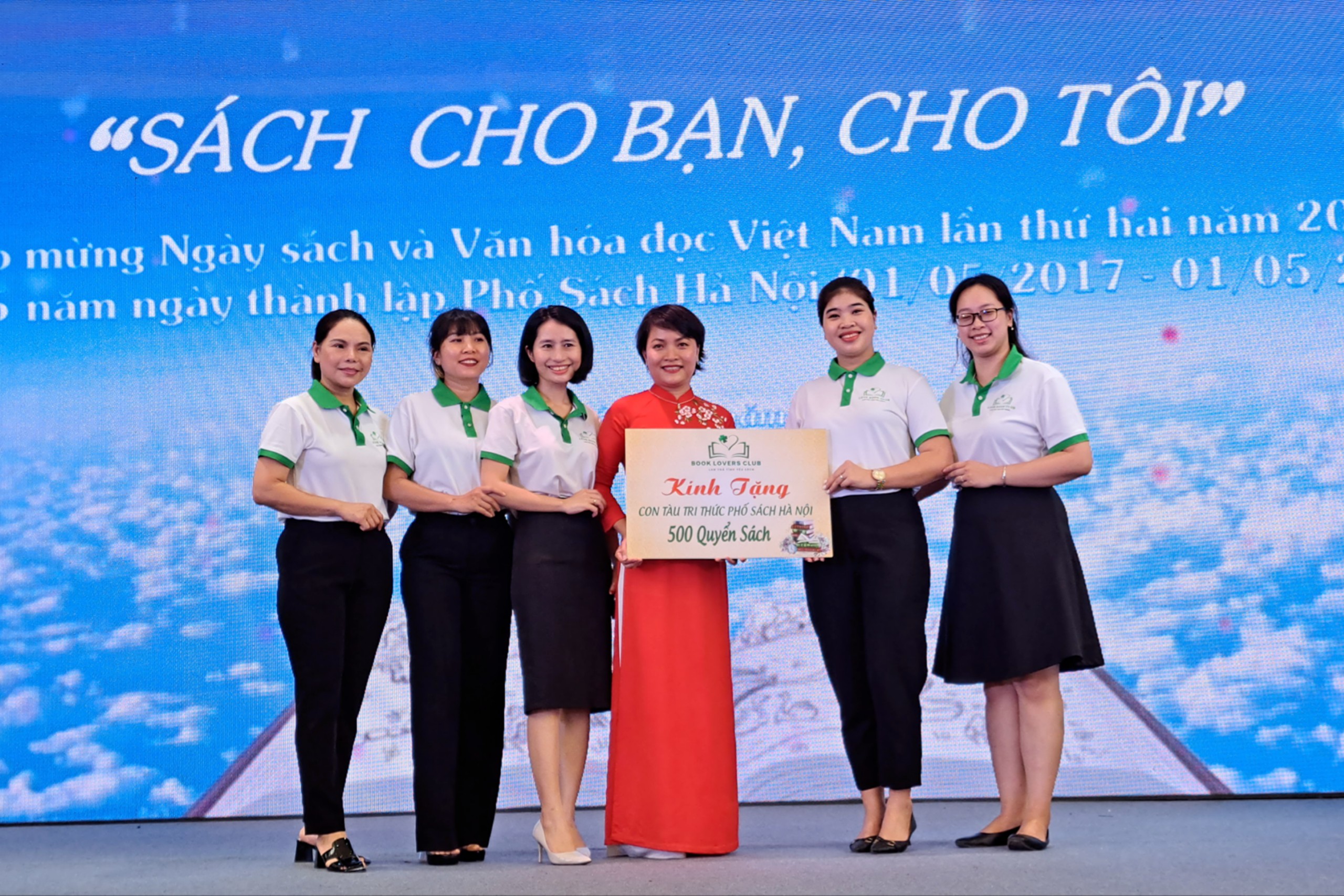 Tưng bừng các hoạt động chào mừng Ngày Sách và Văn hóa đọc Việt Nam tại Phố sách Hà Nội - 8