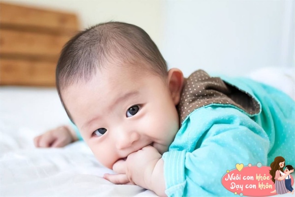 Trẻ sơ sinh thường xuyên mút tay và không mút tay, sẽ có sự khác biệt rõ ràng khi lớn lên - 3