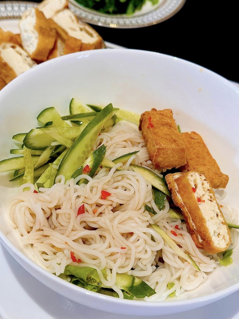 "Nữ đại gia Quận 7" khoe loạt món ăn xế ngày lễ ngon nhức nách, chồng hé lộ thực đơn sương sương vài triệu - 4