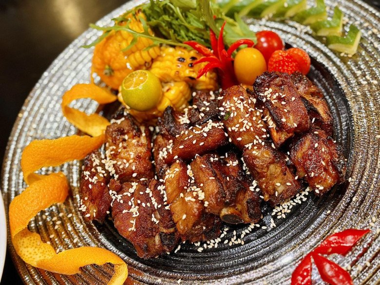 "Nữ đại gia Quận 7" khoe loạt món ăn xế ngày lễ ngon nhức nách, chồng hé lộ thực đơn sương sương vài triệu - 10