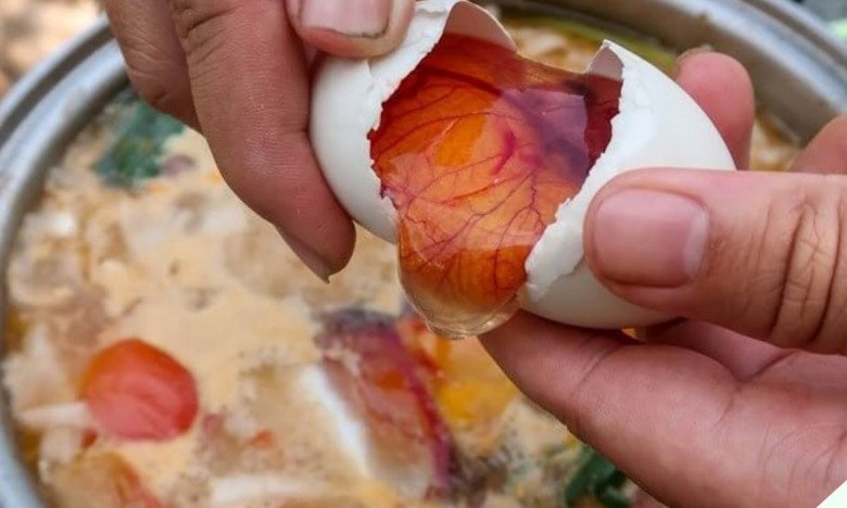 Chọn trứng vịt lộn cứ nhìn điểm này biết ngay quả già hay non, đừng tin người bán mà mua nhầm nhé - 4