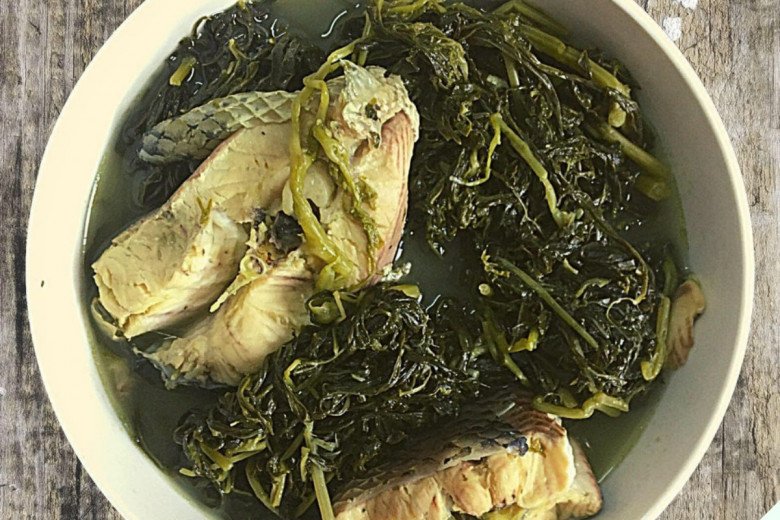 Cứ tưởng trồng chỉ để lấy củ ai ngờ l&aacute; của c&acirc;y n&agrave;y cực ngon, nấu chung với con gi&agrave;u đạm được m&oacute;n bổ từ đầu đến ch&acirc;n - 8