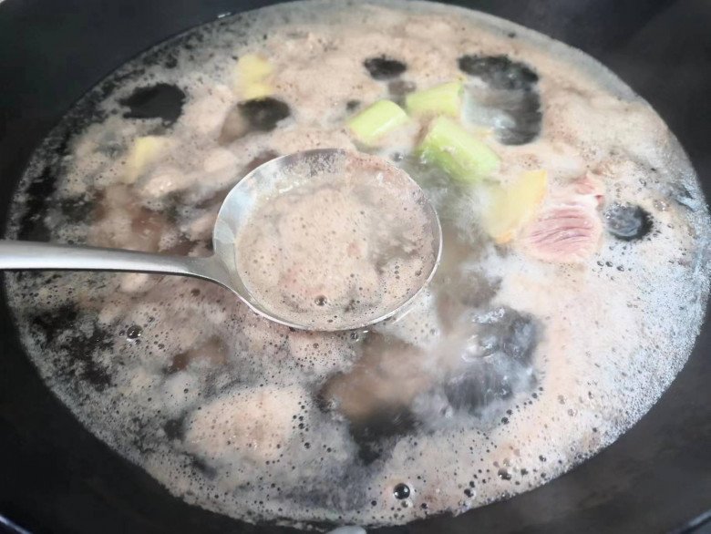 Cây này tưởng chỉ ăn lá, ai ngờ thân cũng cực ngon, đem nấu canh được món giàu canxi lại giải nhiệt ngày hè - 4