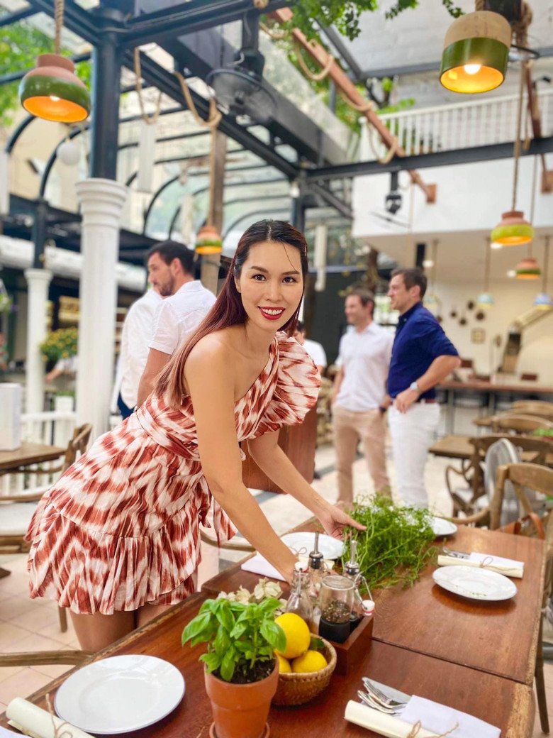 Được "lộc ăn" từ tài xế, siêu mẫu Hà Anh trổ tài nấu món thơm phức làm nhiều người xuýt xoa - 1