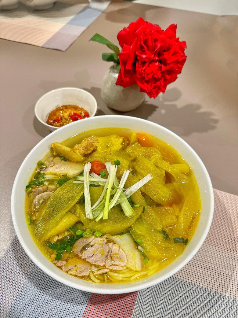 Siêu mẫu Hà Anh nấu món ăn nguyên ngày để chồng con xì xụp trong 20 phút, được Hoa hậu khen: &#34;Giỏi vậy&#34; - 13