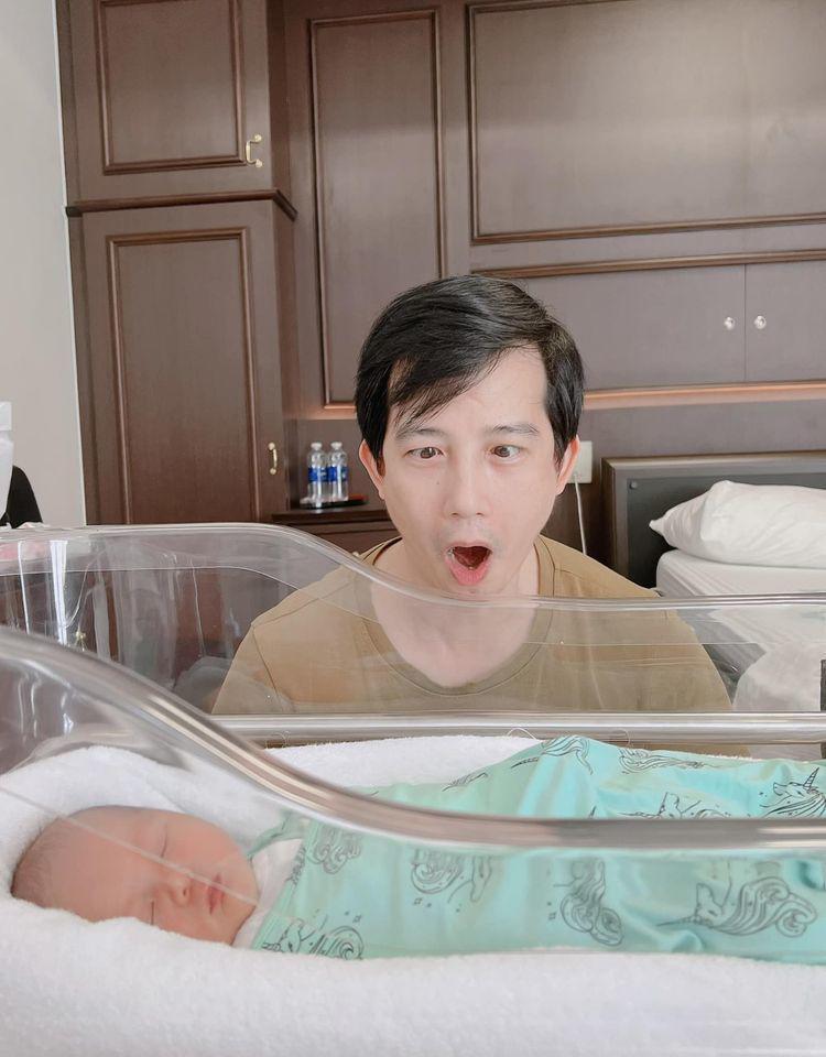 Sinh xong đau vết mổ đẻ nhưng diễn viên Diễm Hương vẫn ôm bụng nhảy, biểu cảm hết sức &#34;lầy lội&#34; - 5