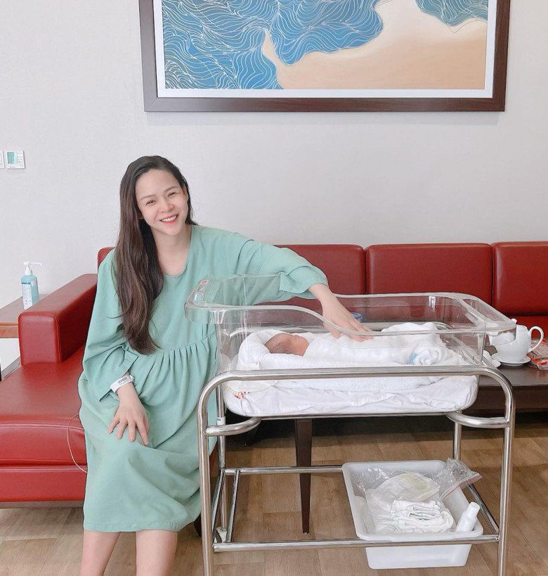 Sinh xong đau vết mổ đẻ nhưng diễn viên Diễm Hương vẫn ôm bụng nhảy, biểu cảm hết sức &#34;lầy lội&#34; - 6