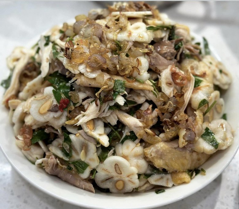 Vợ NSND Tự Long, "MC giàu nhất Việt Nam" bắt trend làm món gỏi đang hot nhất nhì mạng xã hội - 4