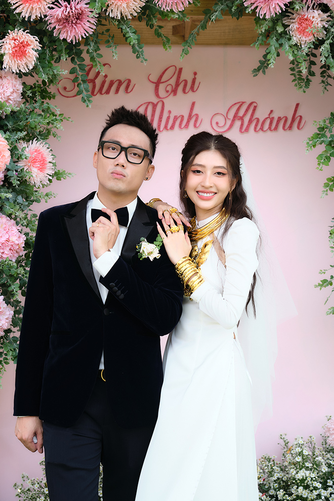 Cặp sao Việt về chung nhà sau 7 năm yêu, cô dâu đeo vàng nặng trĩu cổ hút mọi chú ý - 1