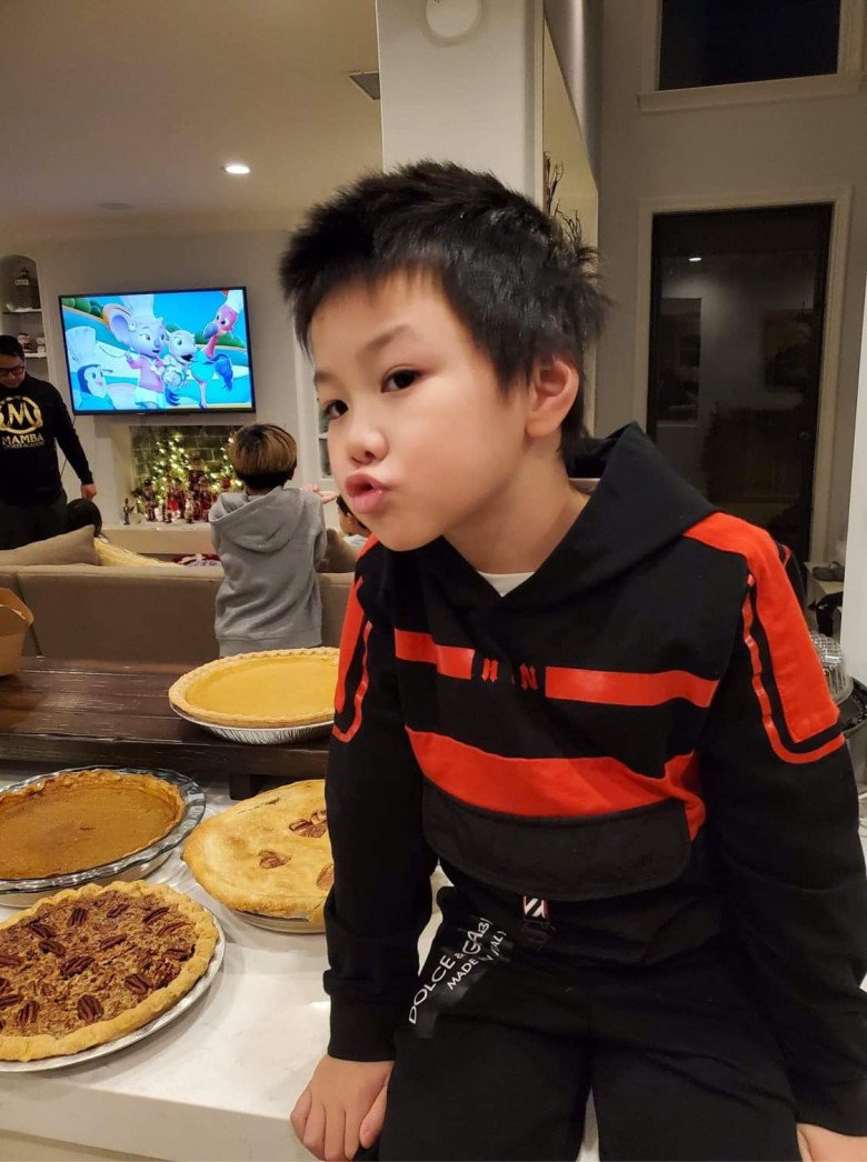 Con dâu tỷ phú Hoàng Kiều được khen đảm đang, làm món lai rai nhìn đã thấy "tốn mồi" - 9