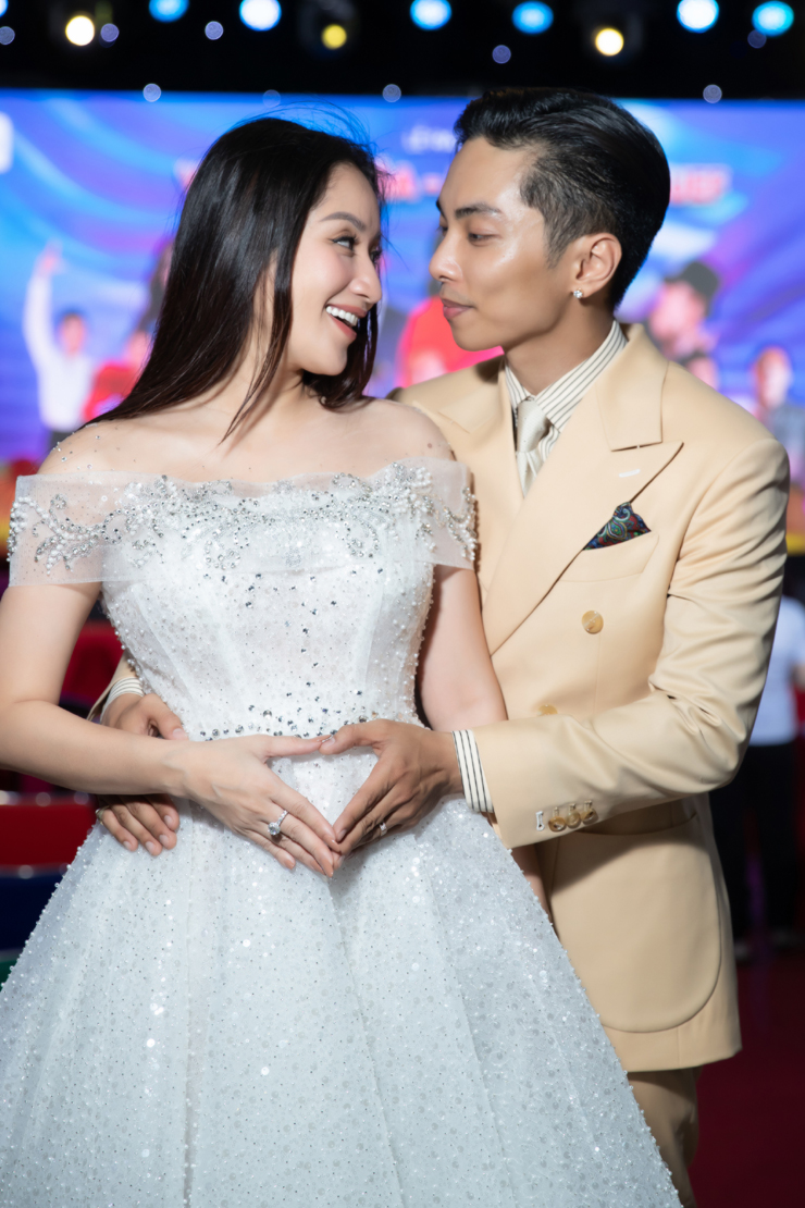 Khánh Thi mặc váy công chúa, xinh đẹp trong ngày lên chức Viện trưởng - 2