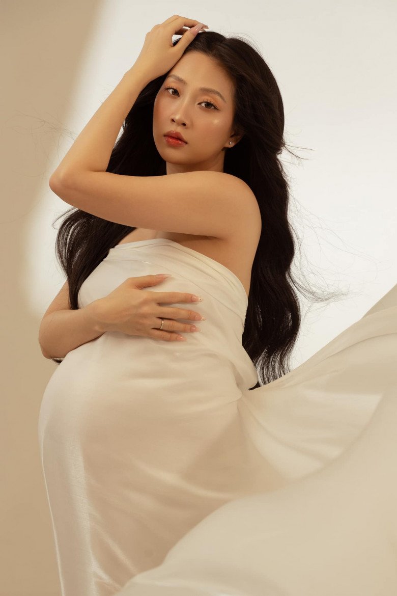 Liêu Hà Trinh bầu gần 8 tháng vẫn đẹp rạng rỡ, tiết lộ em bé đã được 2,3kg - 6
