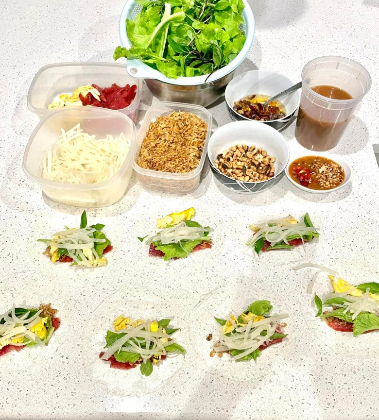 Nam ca sĩ đảm đang trổ tài nấu 2 món hấp dẫn, vợ cũ U70 của Đàm Vĩnh Hưng thốt lên: "Wow giỏi quá con" - 18