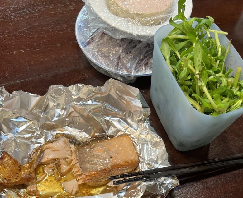 Xuân Bắc khoe bữa cơm của 3 bố con do "nóc nhà" nấu, dân mạng hài hước: Nhìn cái nồi là biết lười rửa bát! - 11