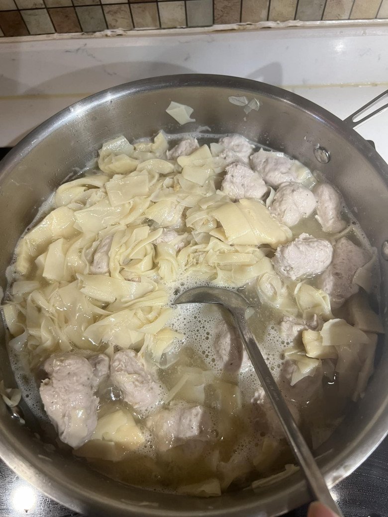 Xuân Bắc khoe bữa cơm của 3 bố con do "nóc nhà" nấu, dân mạng hài hước: Nhìn cái nồi là biết lười rửa bát! - 9