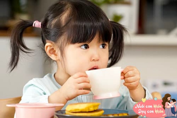 Con gái nhập viện sau khi uống nước, mẹ sợ xanh mặt khi bác sĩ nói nguyên nhân đến từ thói quen này - 5