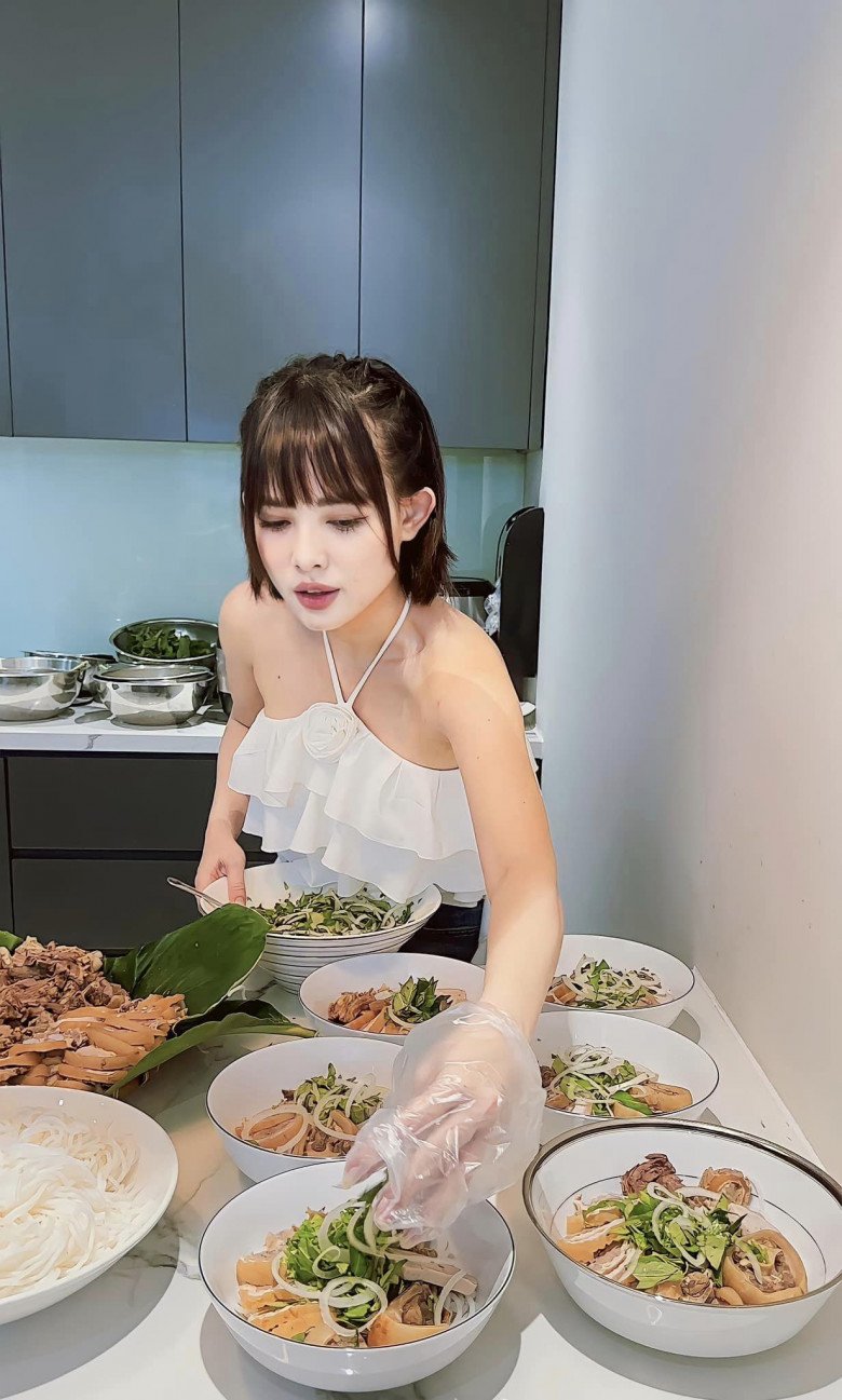 Có vợ nóng bỏng và đảm đang, Lê Hoàng (The Men) sáng cãi nhau chiều vẫn được nàng &#34;sủng ái&#34; thế này - 4