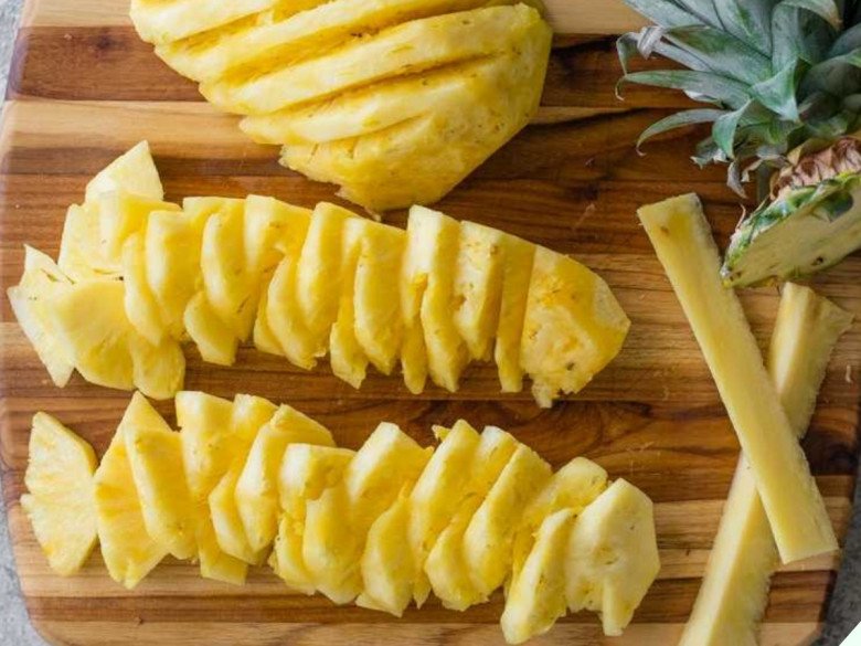 Dứa mua về chớ dại ăn ngay, làm thêm 1 bước nữa miếng nào cũng ngọt như mật, không chua hay rát lưỡi - 2