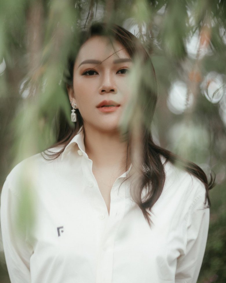 Vợ NSND Tự Long, "MC giàu nhất Việt Nam" bắt trend làm món gỏi đang hot nhất nhì mạng xã hội - 3