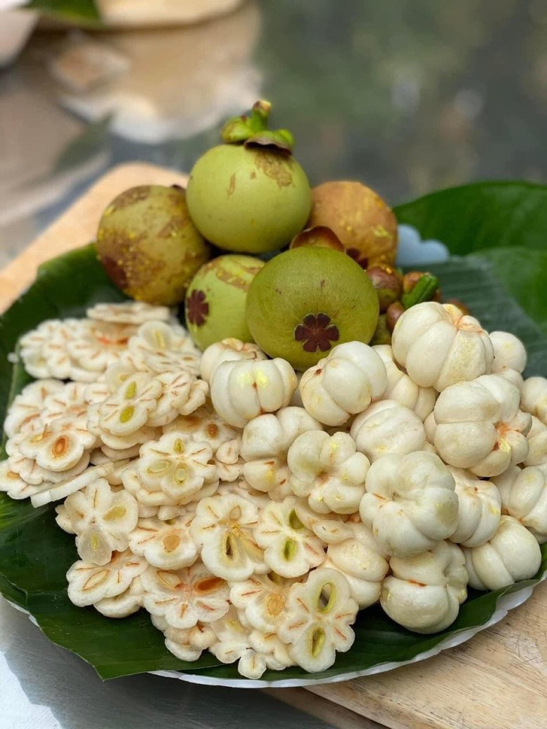 Vợ NSND Tự Long, "MC giàu nhất Việt Nam" bắt trend làm món gỏi đang hot nhất nhì mạng xã hội - 2