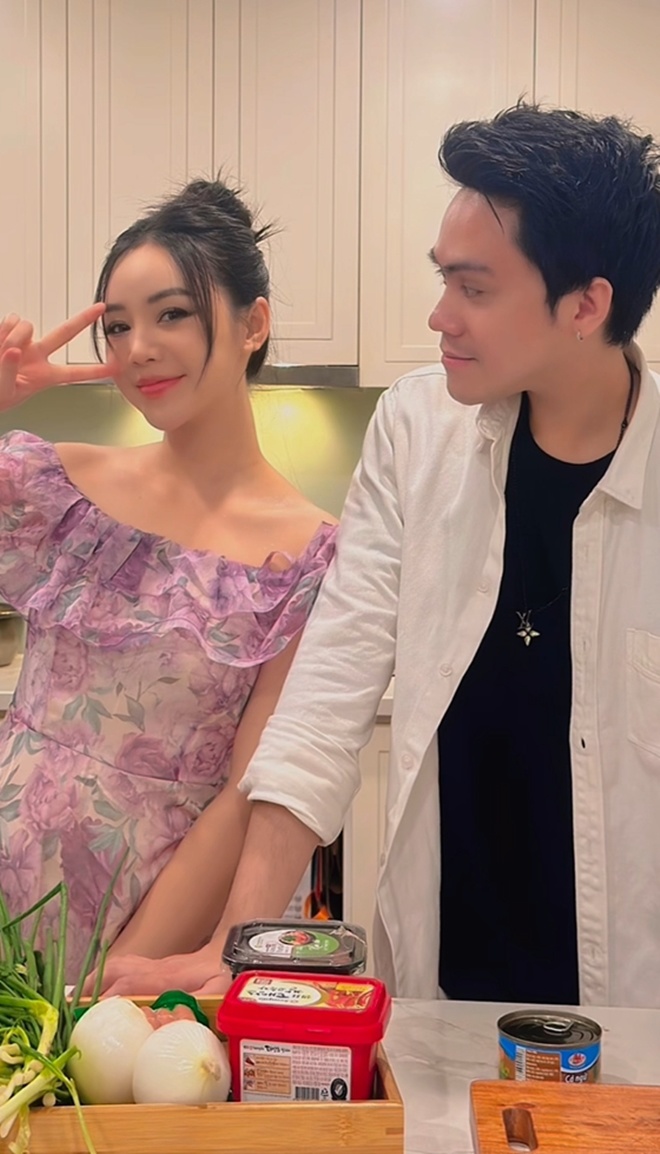Quỳnh Kool được MC điển trai rủ về nhà nấu ăn: Vào bếp vẫn xinh, được khen &#34;nấu đỉnh quá&#34; - 1