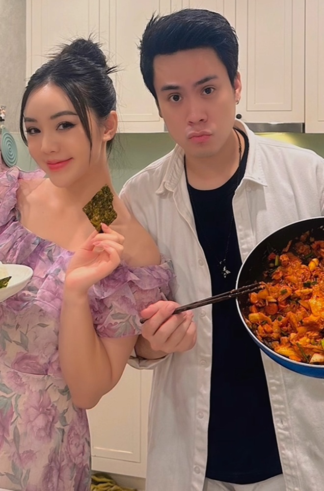 Quỳnh Kool được MC điển trai rủ về nhà nấu ăn: Vào bếp vẫn xinh, được khen &#34;nấu đỉnh quá&#34; - 12