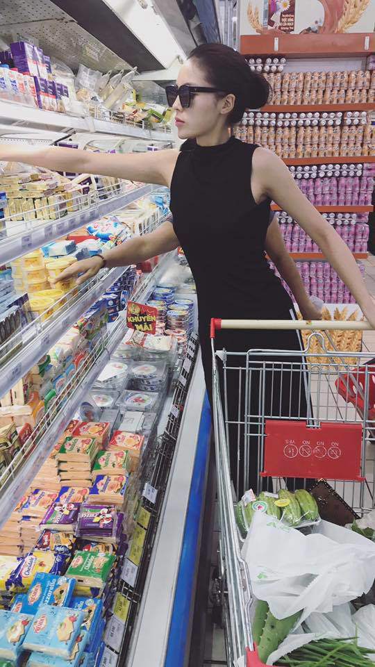 Mẹ ruột Hoa hậu Kỳ Duyên cũng đua trend làm món ăn đang "hót hòn họt" - 8