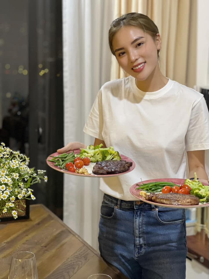 Mẹ ruột Hoa hậu Kỳ Duyên cũng đua trend làm món ăn đang "hót hòn họt" - 7