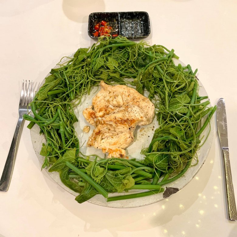 Mẹ ruột Hoa hậu Kỳ Duyên cũng đua trend làm món ăn đang "hót hòn họt" - 12