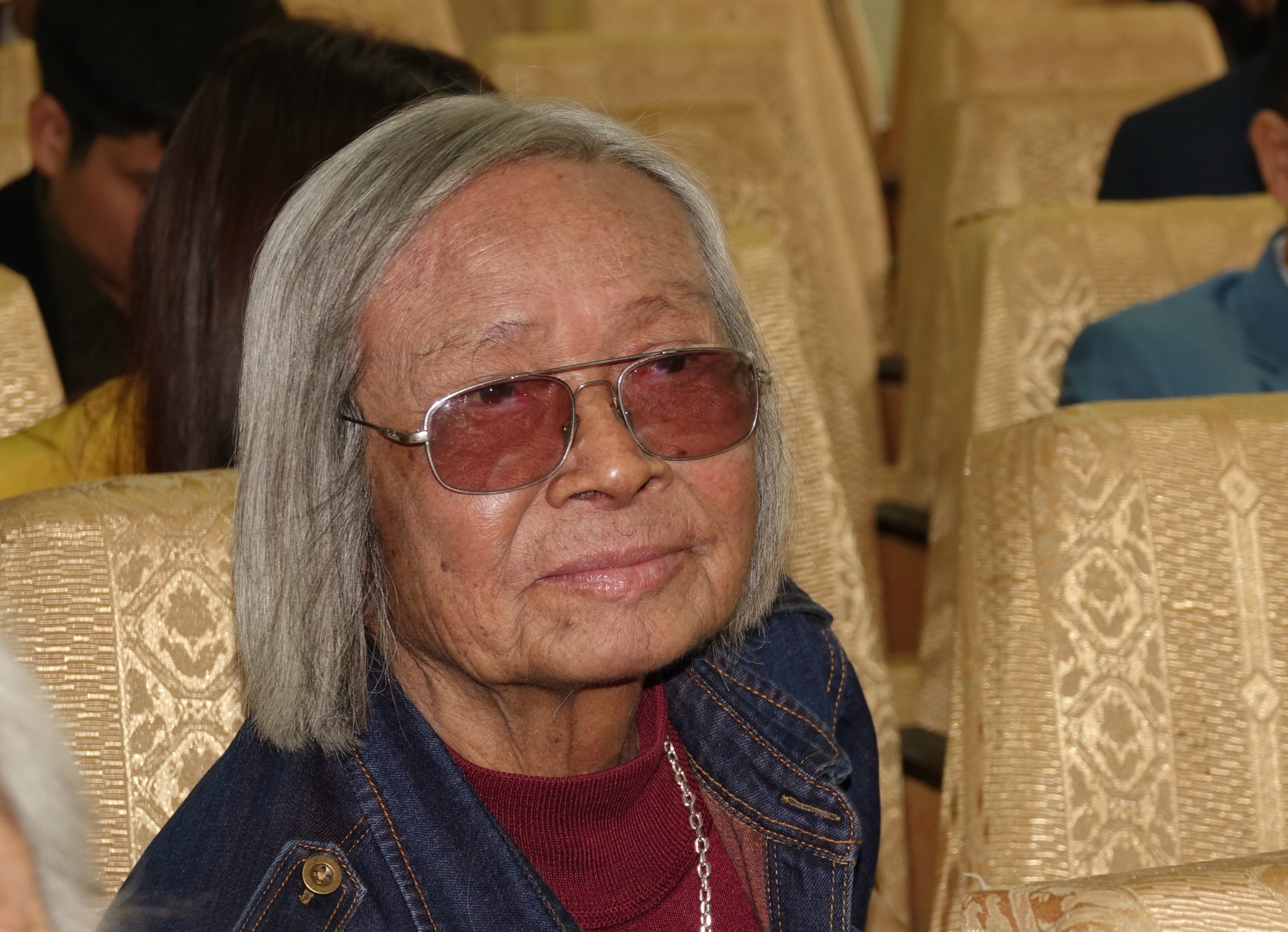 Nhà thơ Lê Huy Quang - vóc mặt em góc nhà sắc sẫm - 2
