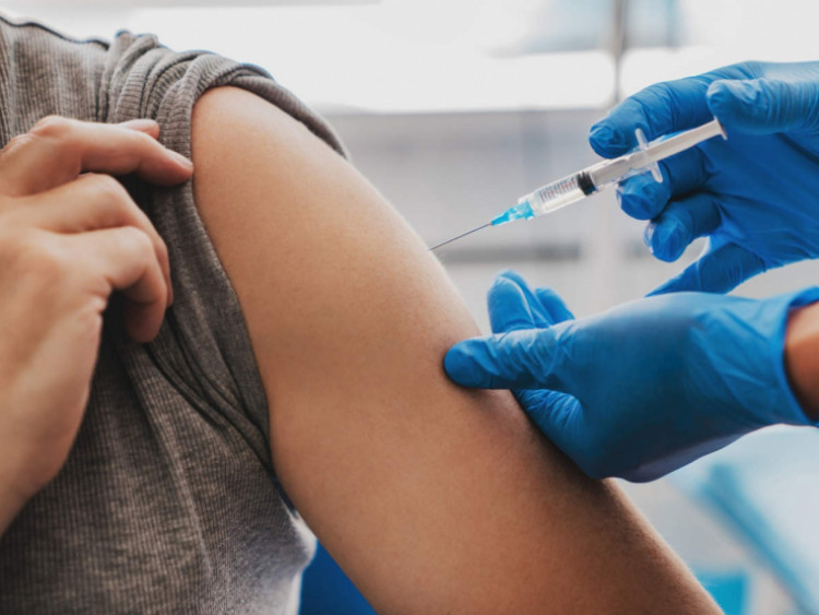 Vì sao vắc-xin thường được tiêm vào bắp tay?