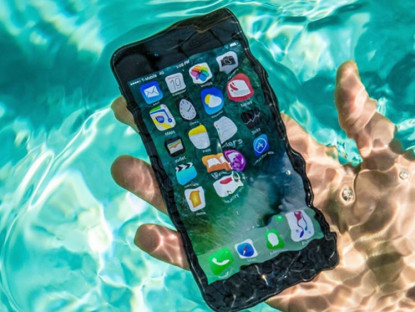 Công nghệ - iPhone vẫn “sống sót” sau một năm “ngủ” dưới đáy hồ nước