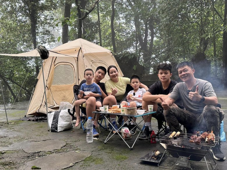 Vắng 4 cậu con trai, BTV Trần Quang Minh và vợ cụng ly với món ăn vừa mát vừa ngon đậm chất Việt Nam - 14