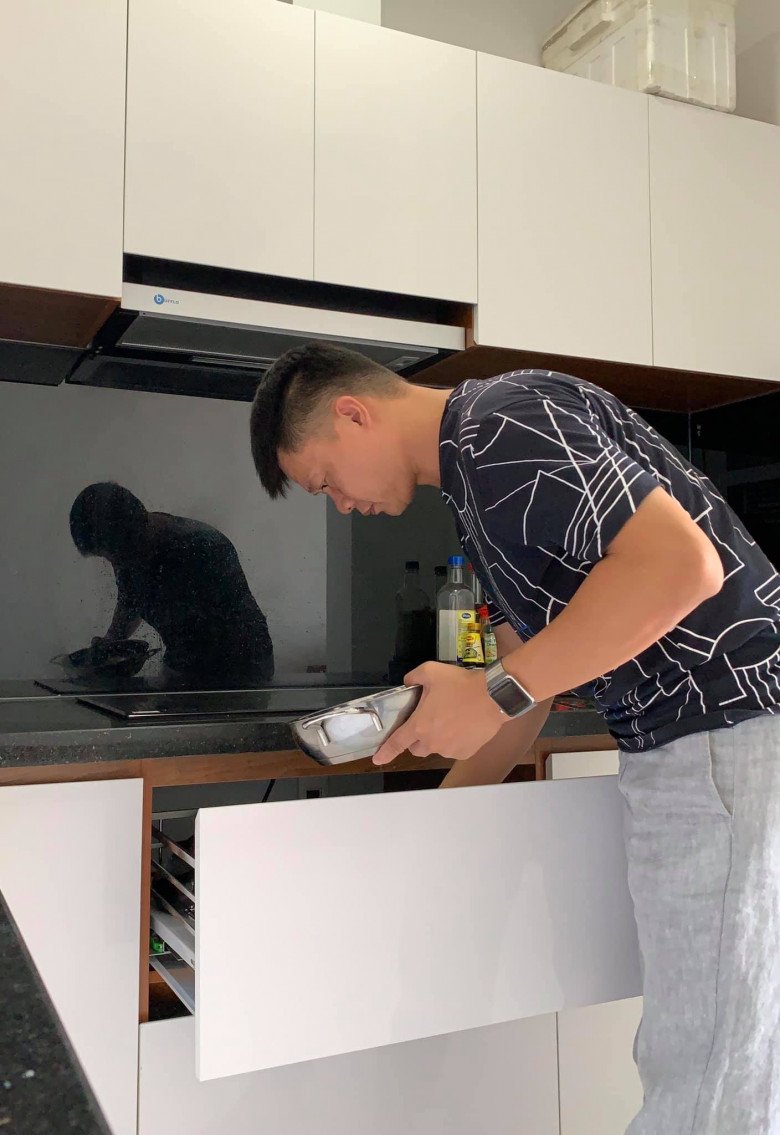 Vắng 4 cậu con trai, BTV Trần Quang Minh và vợ cụng ly với món ăn vừa mát vừa ngon đậm chất Việt Nam - 17