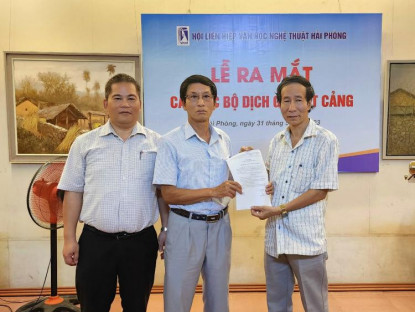 Văn thơ - Khát vọng và thách thức nhìn từ sự kiện thành lập Câu lạc bộ Dịch giả đất Cảng