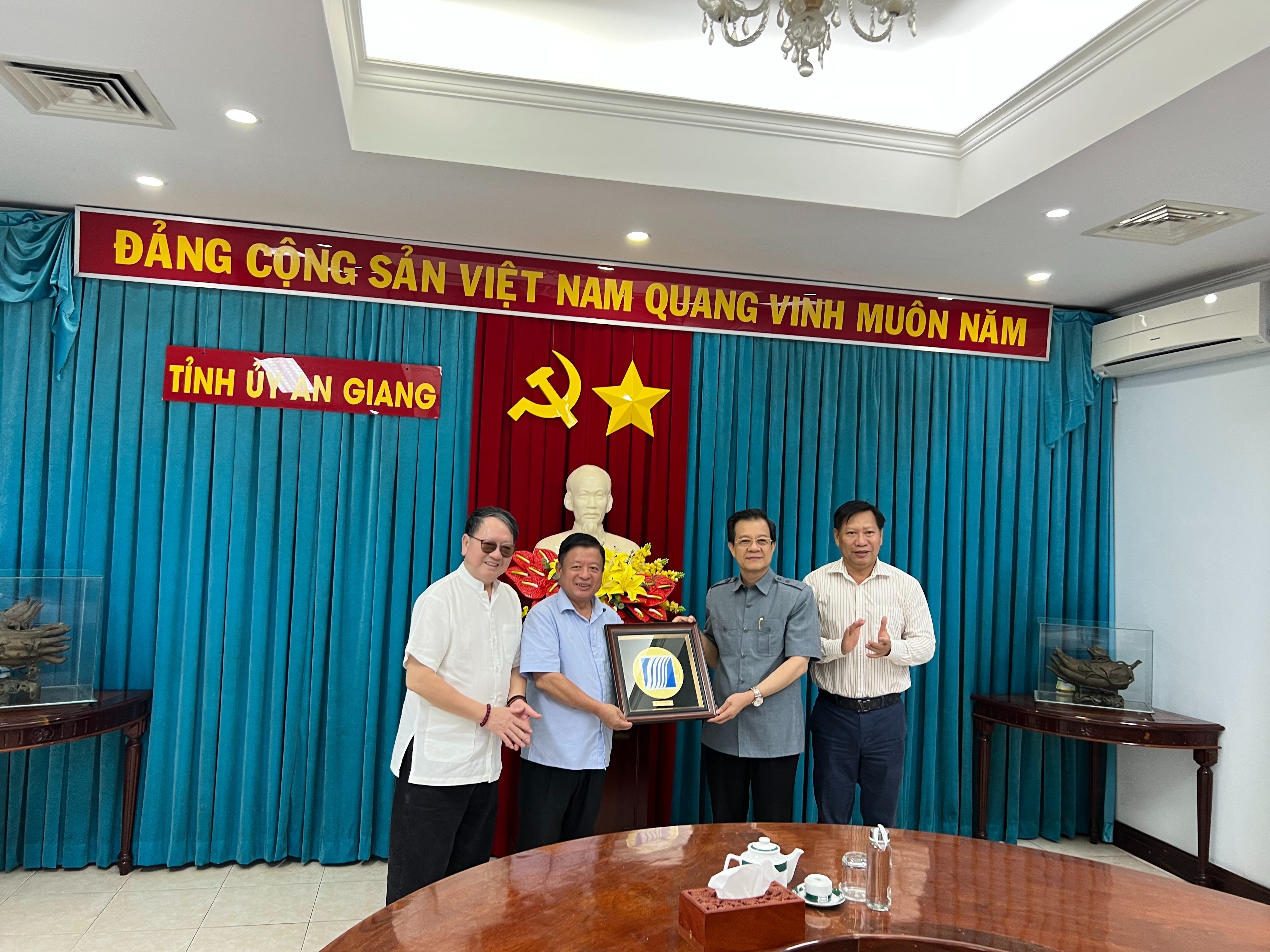 Chủ tịch Liên hiệp các hội Văn học nghệ thuật Việt Nam tham dự Liên hoan Âm nhạc toàn quốc đợt 1-2023 tại An Giang - 1