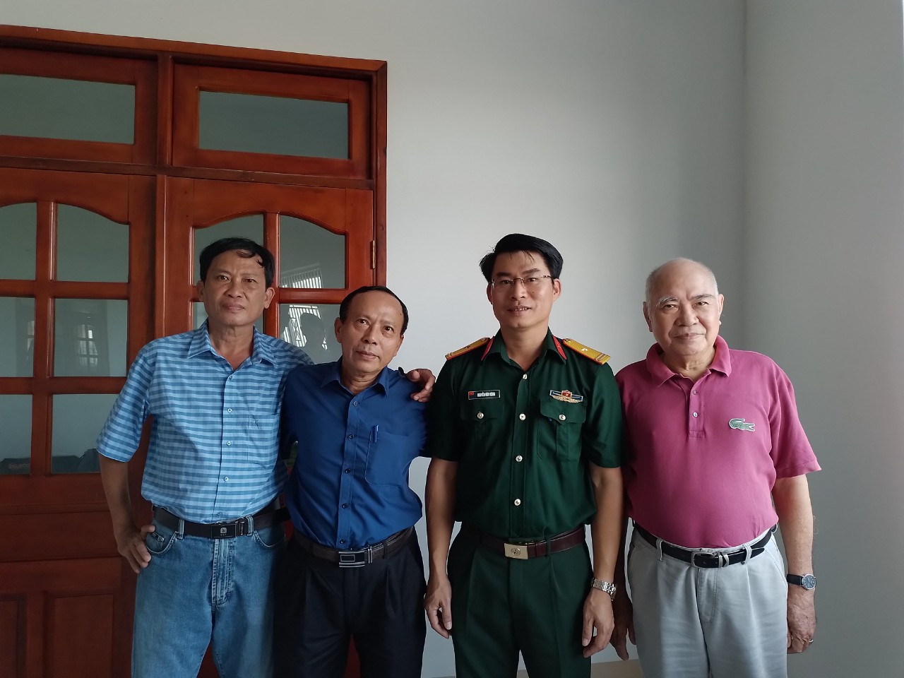Chân dung Thiếu tá Xuân Hùng, Trưởng phòng biên tập Văn hóa văn nghệ Nhà xuất bản Quân đội - 1